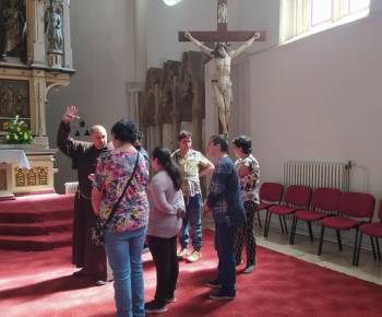Aktuality / Návšteva kostola a milé posedenie na fare - foto