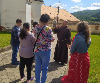 Aktuality / Návšteva kostola a milé posedenie na fare - foto